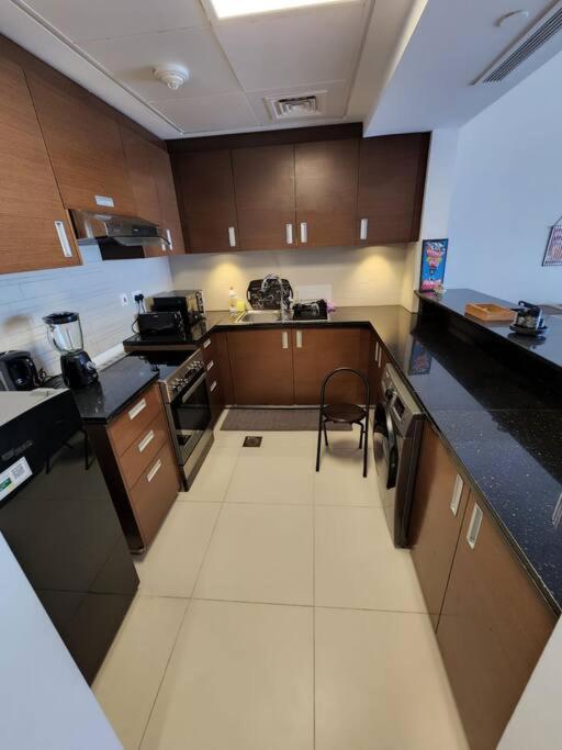 Апартаменты Cozy 1Br In Iconic Tower Абу-Даби Экстерьер фото